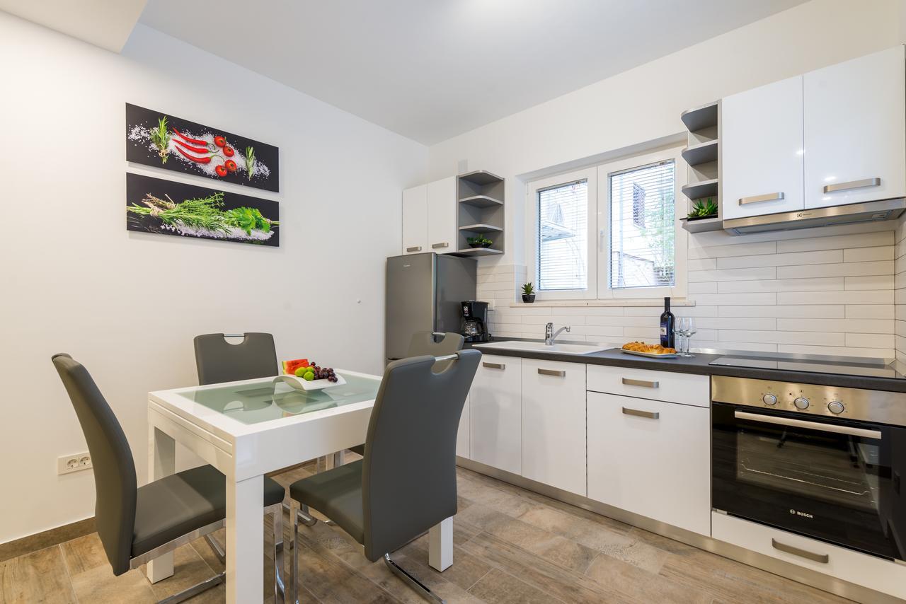 Apartment Helen Deluxe ดูบรอฟนิก ภายนอก รูปภาพ